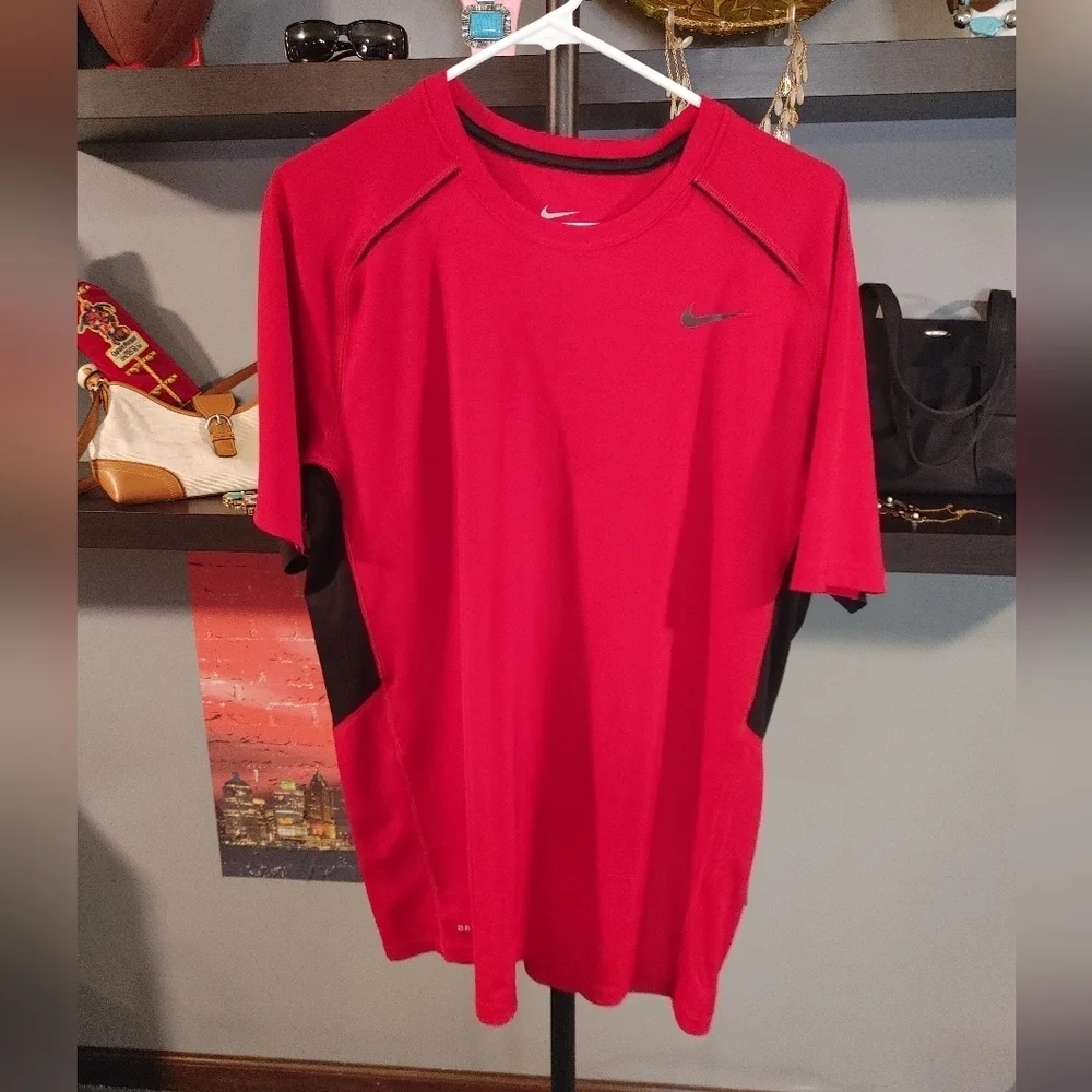 Men's Nike Red and Black Short Sleeve Tee. Size Medium